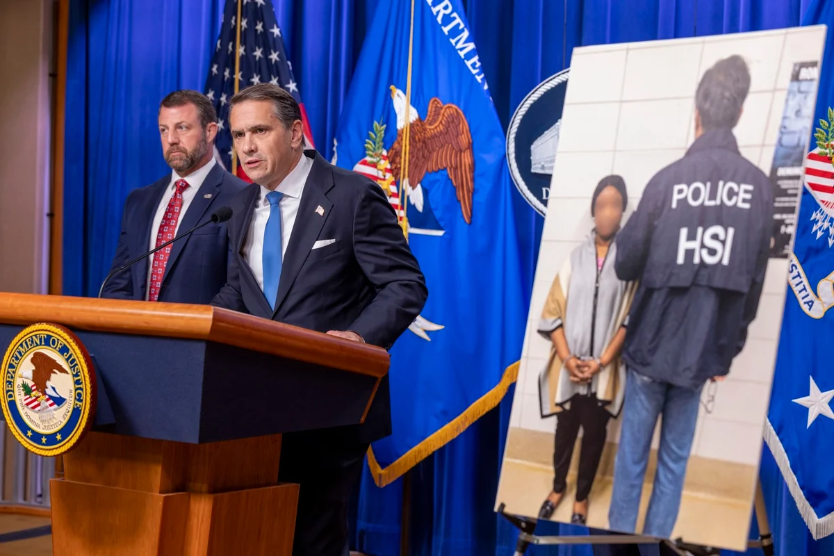 DOJ denuncia a jueces de Minnesota tras redadas migratorias