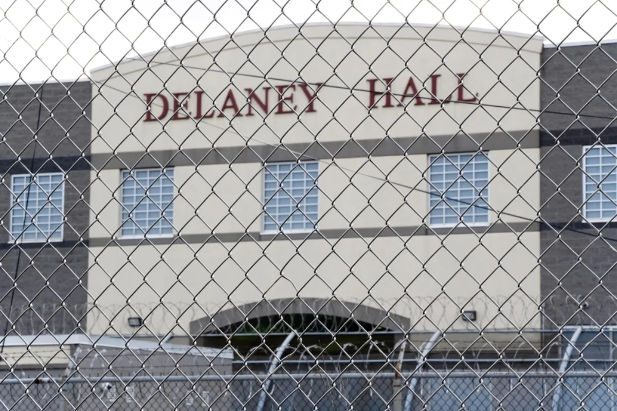 Inmigrantes detenidos en Delaney Hall