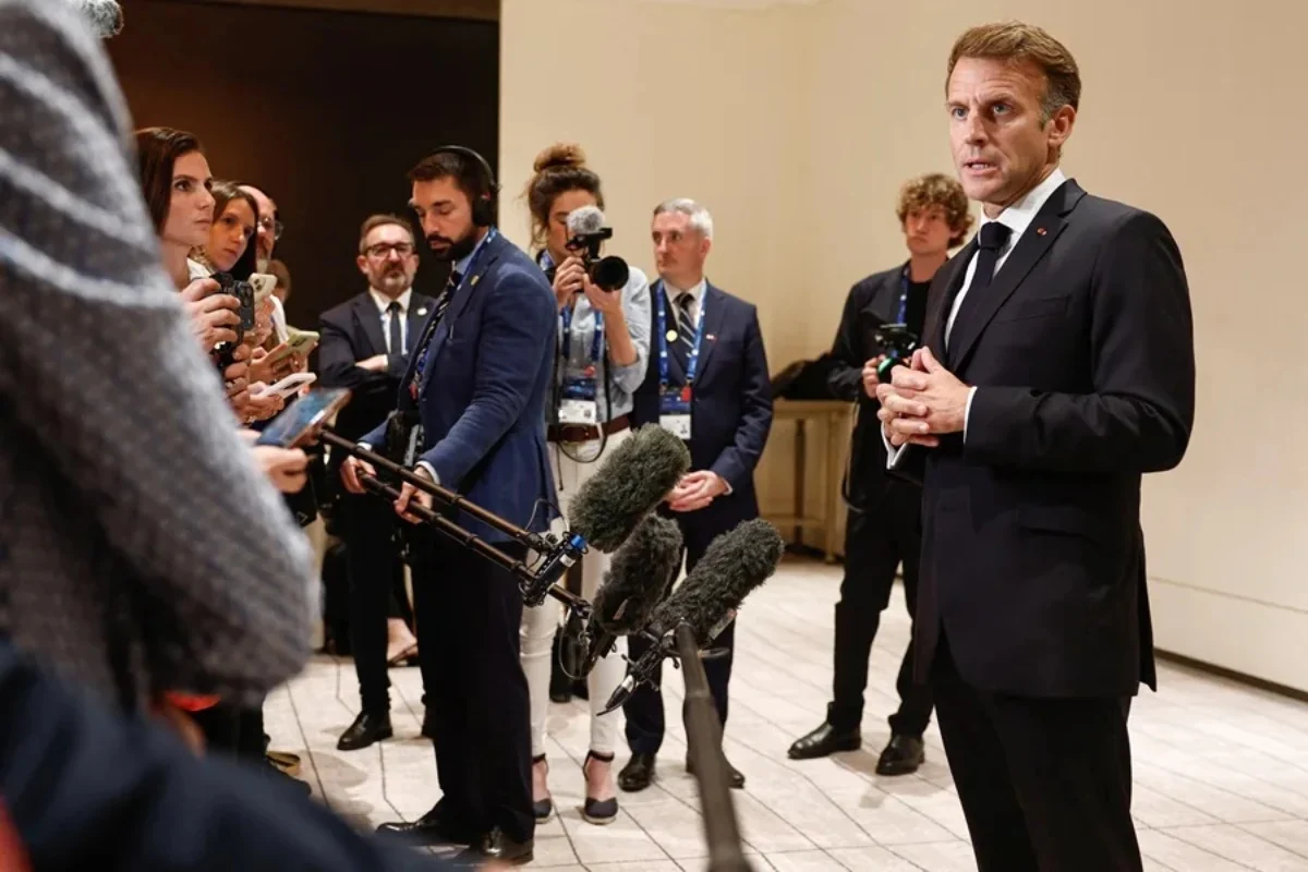 Macron enfrenta a Trump por culpar a musulmanes en Francia