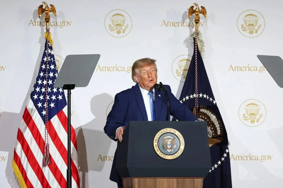 Trump propone cambiar el nombre de dos océanos