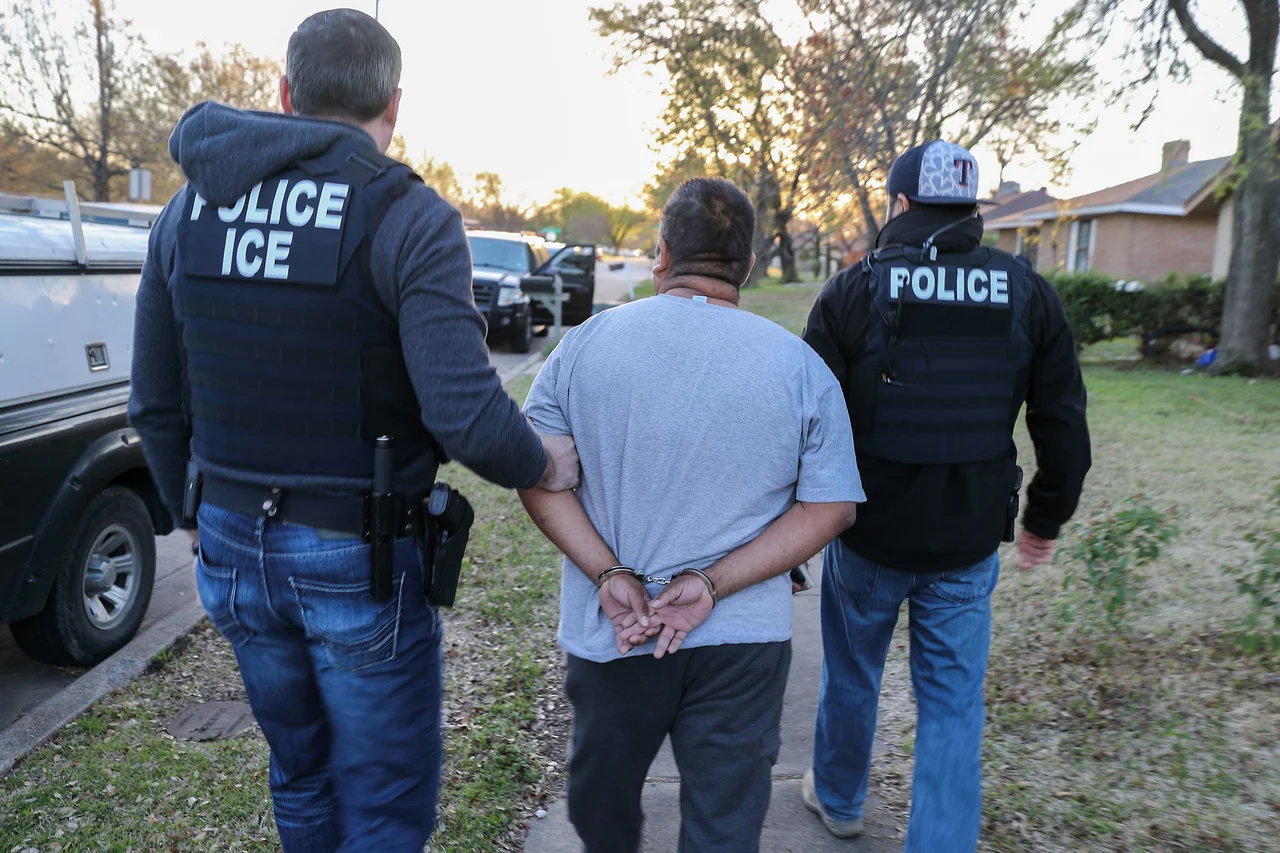 Operativos migratorios: Organizaciones comunitarias denuncian un aumento de las redadas de ICE en Fresno y otras ciudades del Valle Central de California. ICE Raids Increase in California: Dozens Detained in Fresno and Other Cities