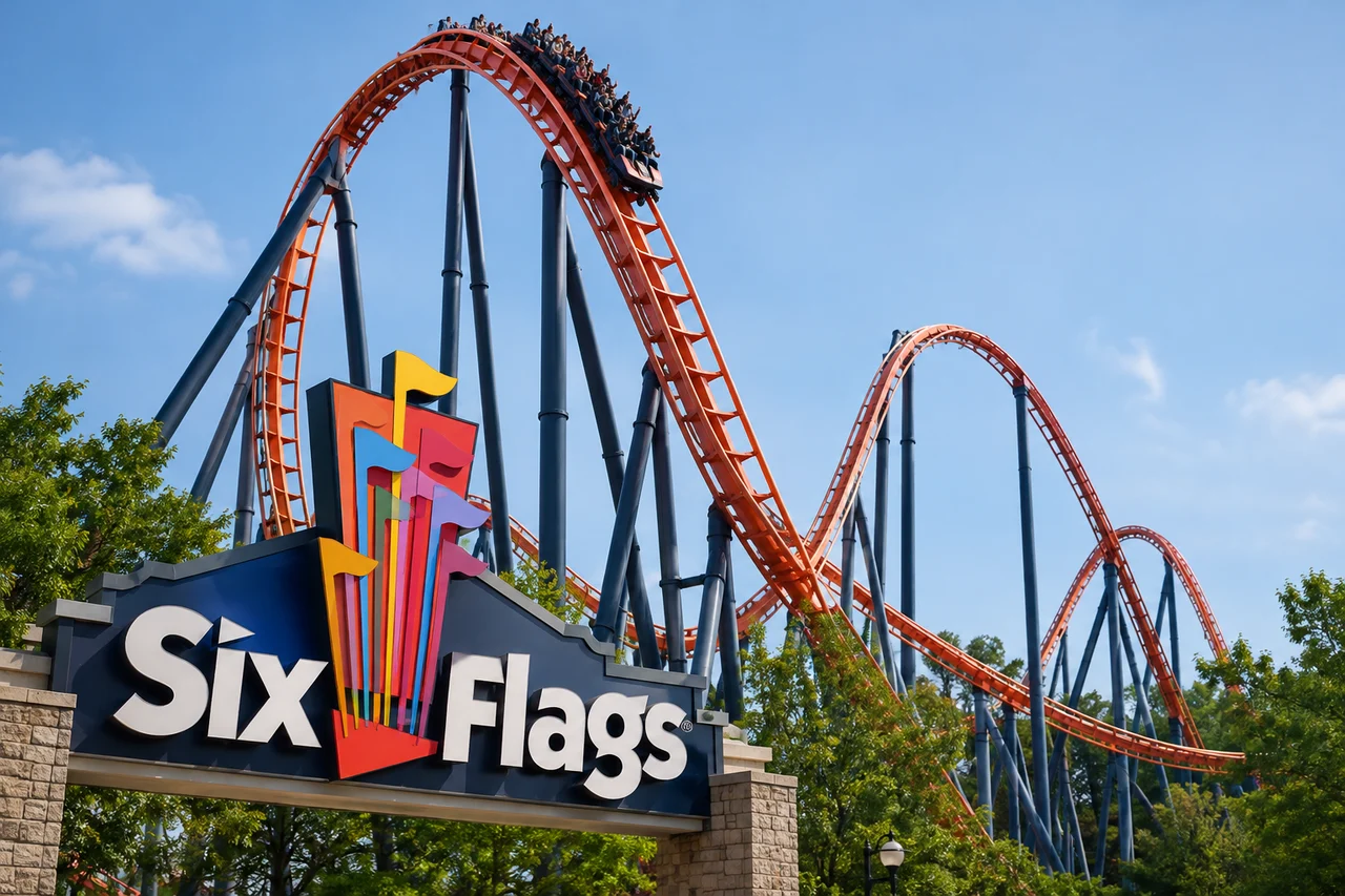 Muere en Six Flags Six Flags cerró temporalmente 10 montañas rusas en Estados Unidos y Canadá tras la muerte de un visitante en Georgia. Ilustración: MundoNow.